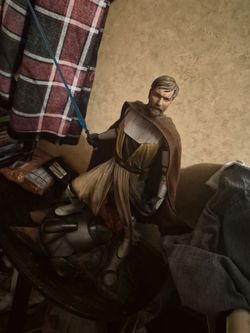 Mythos kenobi statue