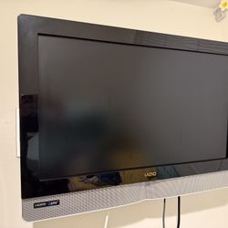 Vizio TV’s (2 Available) || Size 30 In & TV Mounts
