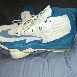 Nike Air Max Audacity 2016 basketball shoe in white and light blue Men18