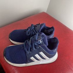 BOYS NAVY ADIDAS RUNNERS SIZE 8.5