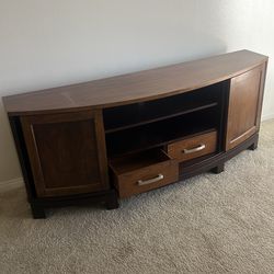 Entertainment center