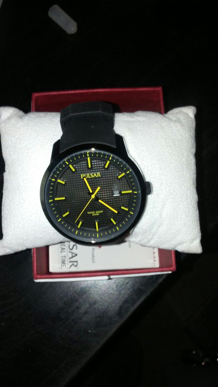 Mens Water Resistant Pulsar Watch.