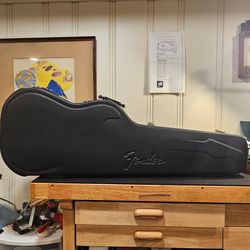 Fender molded "chainsaw" case for Tele/ Strat
