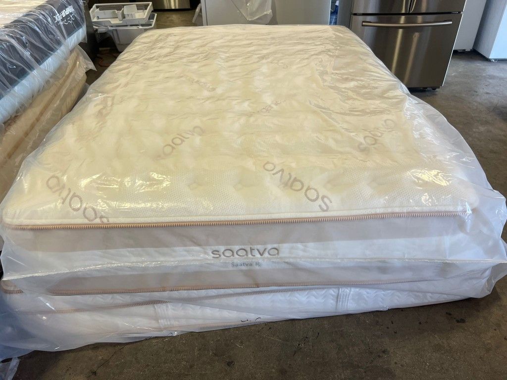 Queen mattress Saatva RX $989