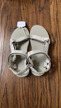 New Teva Universal Sandal In Size 7