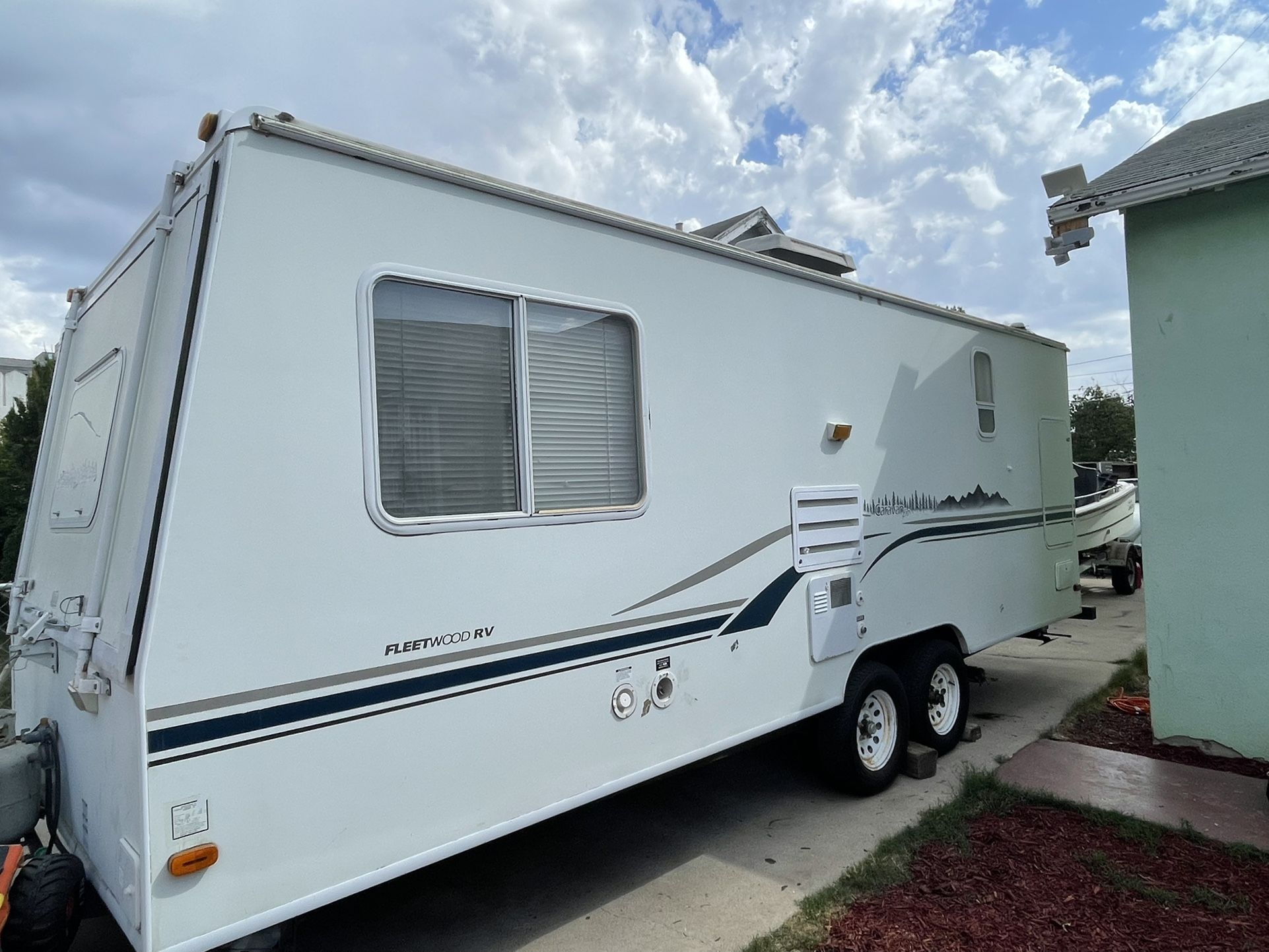 2004 Fleetwood  Camping Trailer