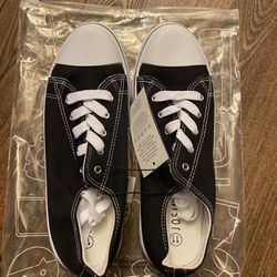 Josiny Women’s Canvas Low Top Shoe In Black And White Size 11