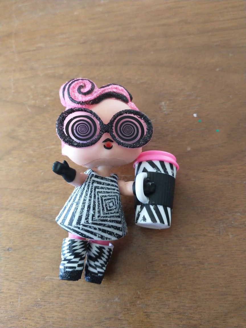 LOL Surprise Lights Glitter is Optical with 2 accessories cup & sunglasses
