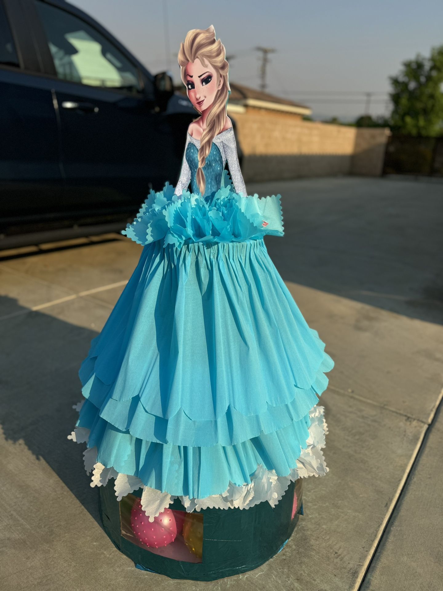 Elsa Frozen Pinata With Balls