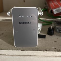 Net gear Ac1200 Wi-Fi Range Extender