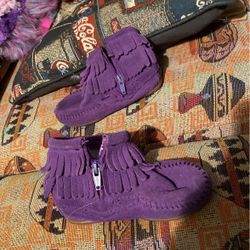 Minnetonka Child’s Size 8