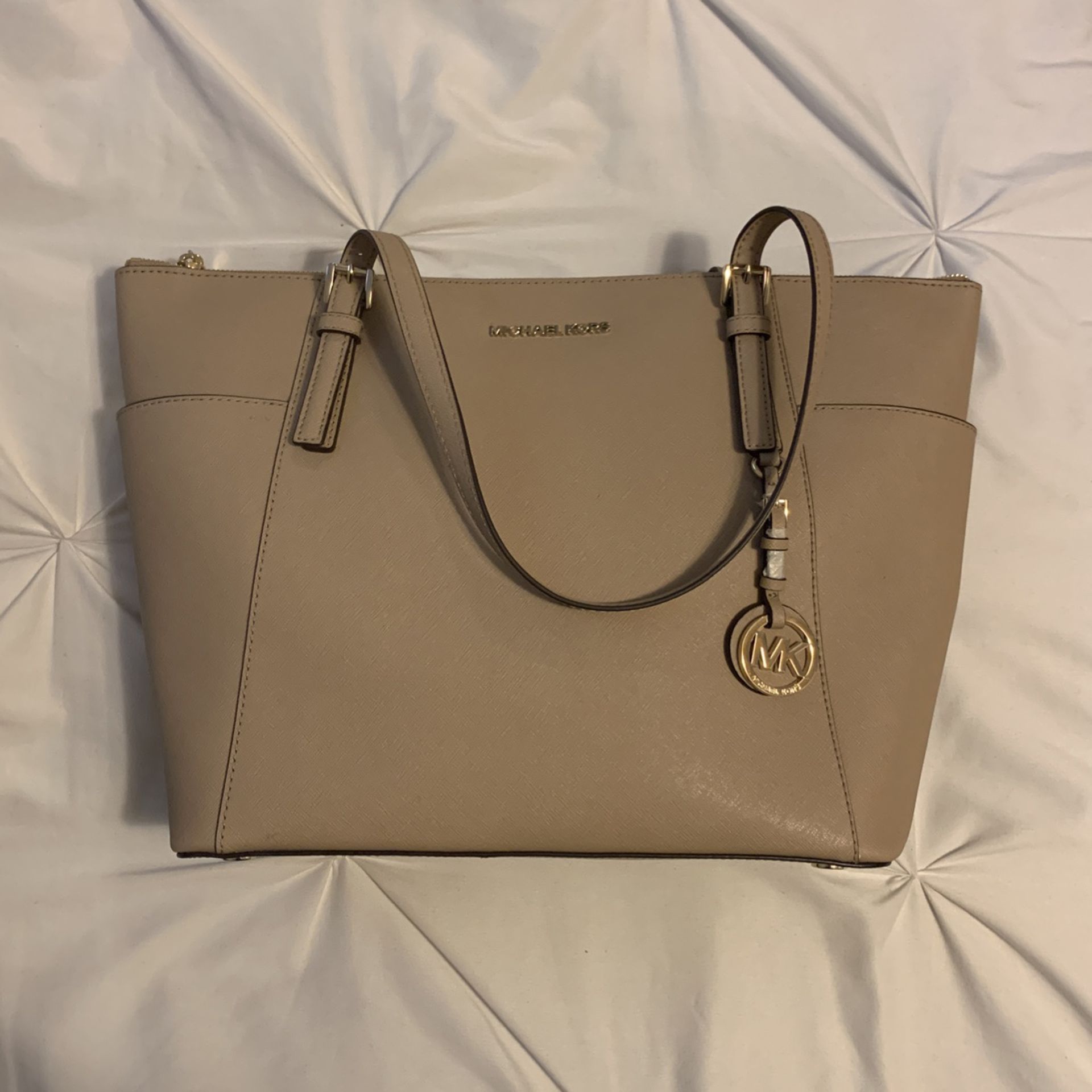 Brand New Michael Kors Jet Set Leather Tote Bag in Truffle