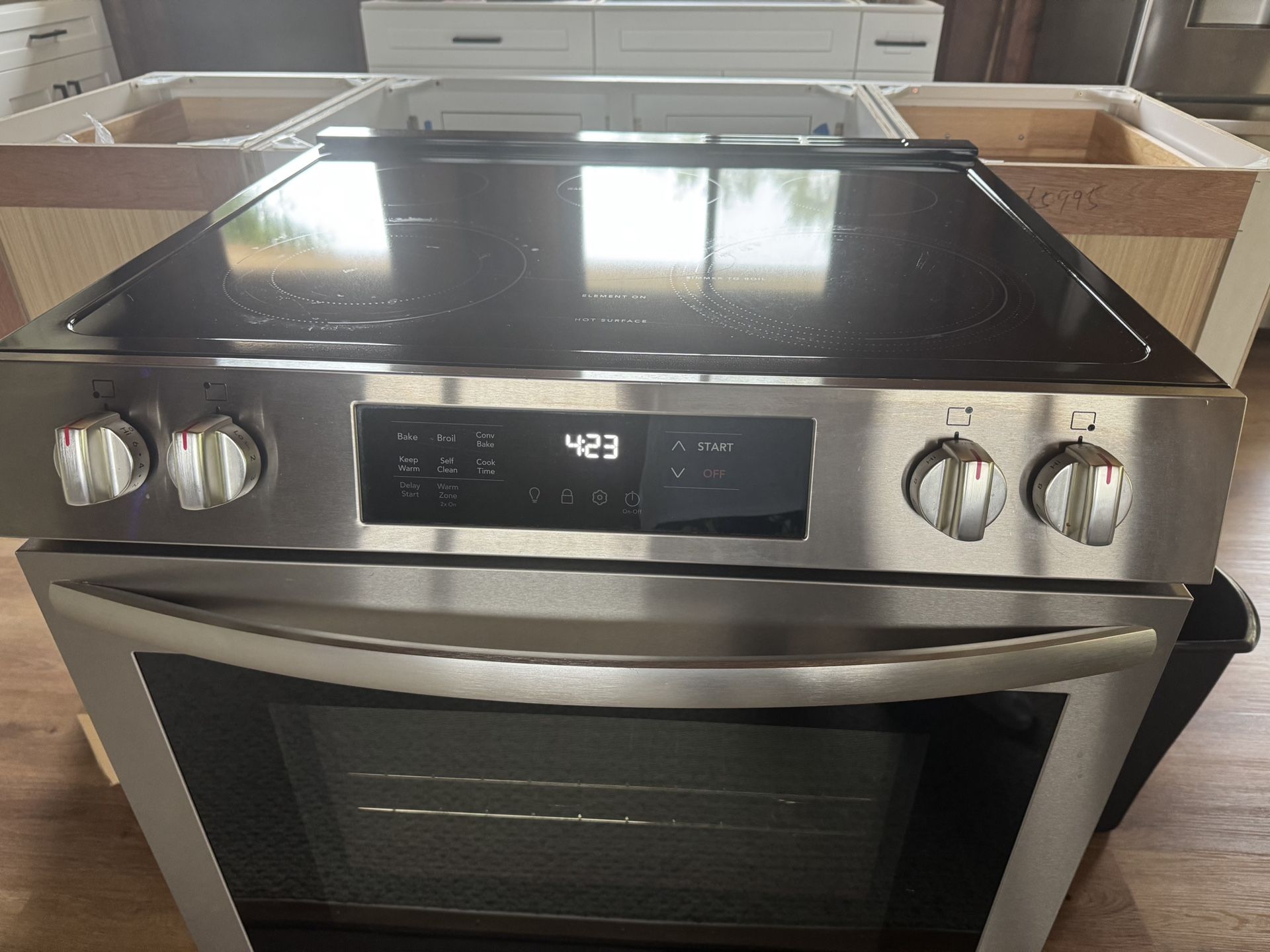 Frigidaire 30" Front Control Electric Range