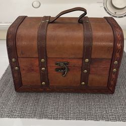 Wooden Treasure Chest – Decorative Storage