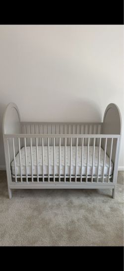 Baby Crib & Dresser/Changing Table
