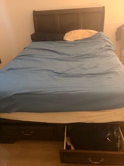 Full size bed from rooms 2 go with drawers