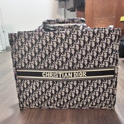 This is a Christian Dior Book Tote in the Black Oblique embroidered canvas