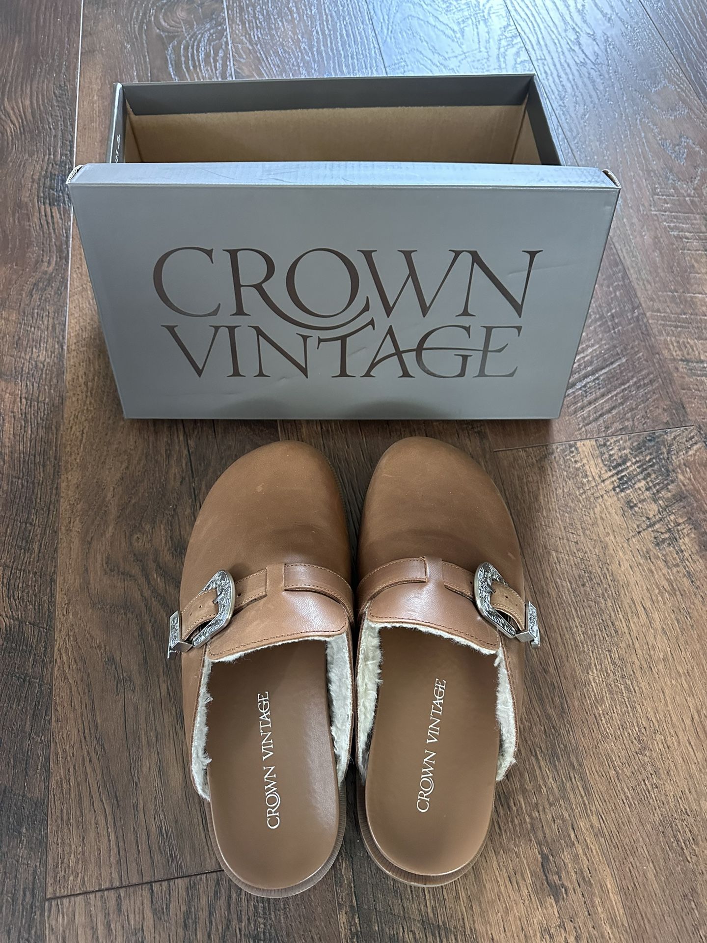 Brand new women’s Crown Vintage Drillis Clog size 8