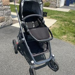 Perfect condition Uppa Baby Vista stroller with extras for sale 