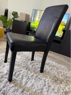 Set of 4 Black Faux Leather Dining Chairs – Modern Style – Great Condition
