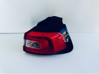 2016-2018 JEEP CHEROKEE RIGHT SIDE TAIL LIGHT W/LED  OEM (195)