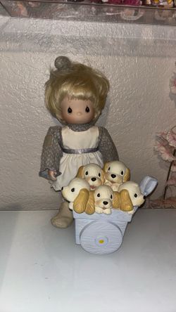 Vintage Precious Moments Doll  Giver Doll