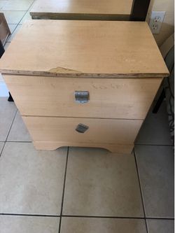 2 nightstands