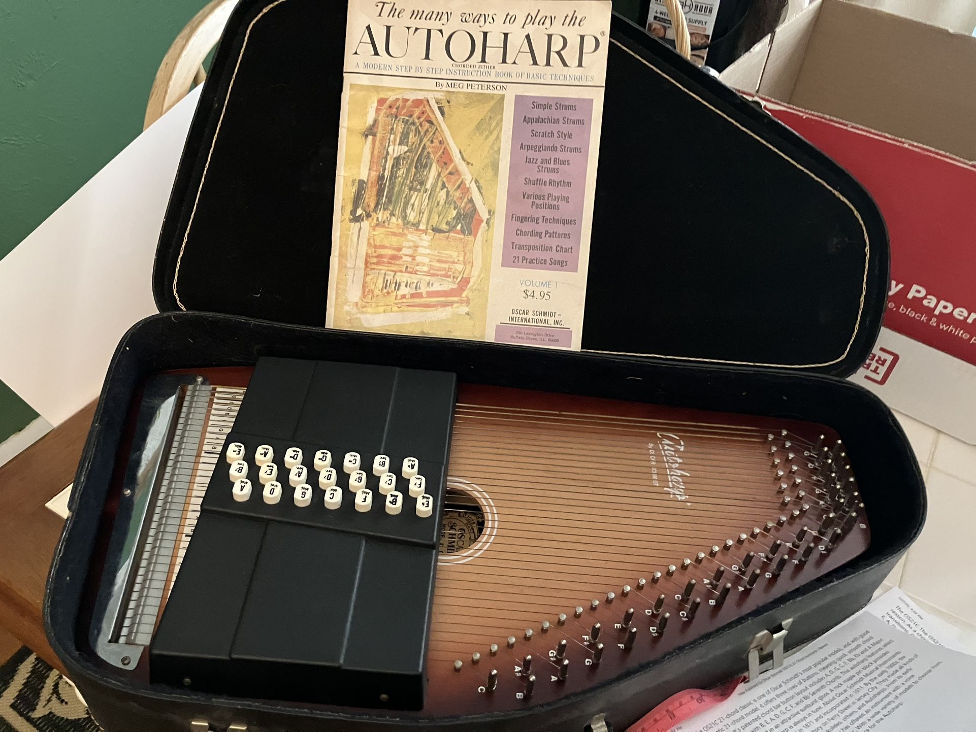 Oscar Schmidt Chromatic 21 Chord Autoharp. Maple Construction With Sunburst Gloss. Cash N Carry Only