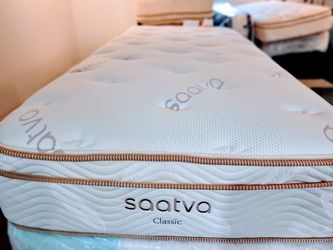 Saatva Classic Mattress, Luxury Firm, 11.5", Twin XL, Like New, Perfect Condition