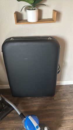 Foldable massage table bed