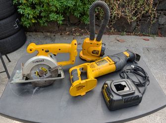 DeWalt Circular Saw, Reciprocating Saw  Work Light & Charger Cordless 18v Tool Lot