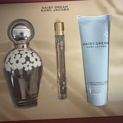 MARC JACOBS DAISY DREAM PERFUME