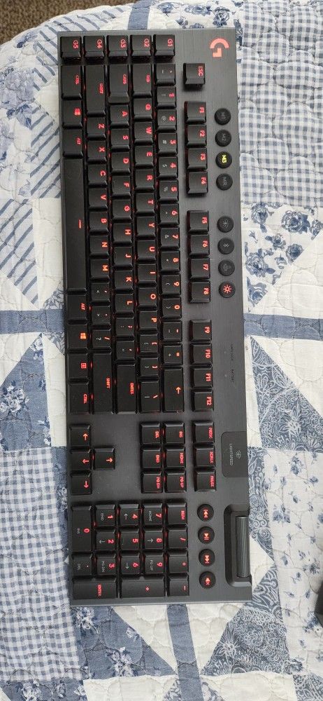 Logitech G915 Wireless Keyboard