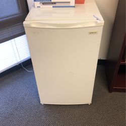 Off-white Fridge 
