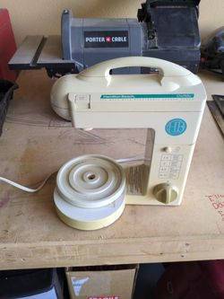Hamilton Beach chef mix 275 w with electronic sensor speed. has 12 speeds