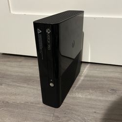 Xbox 360 E 4GB
