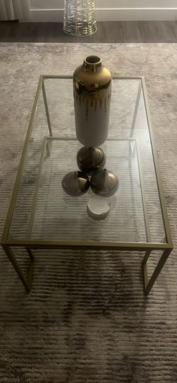 LIKE NEW COFFEE TABLE