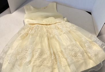“Little Girls Dress” Sz 5, Pale yellow, Fancy Party