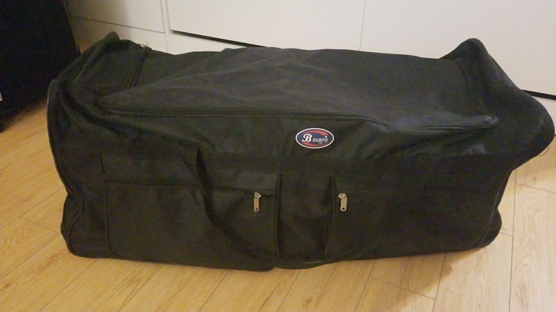 New extra large duffle bag with wheels