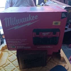 Milwaukee M18 2 Gallon Wet/dry Vacuum 