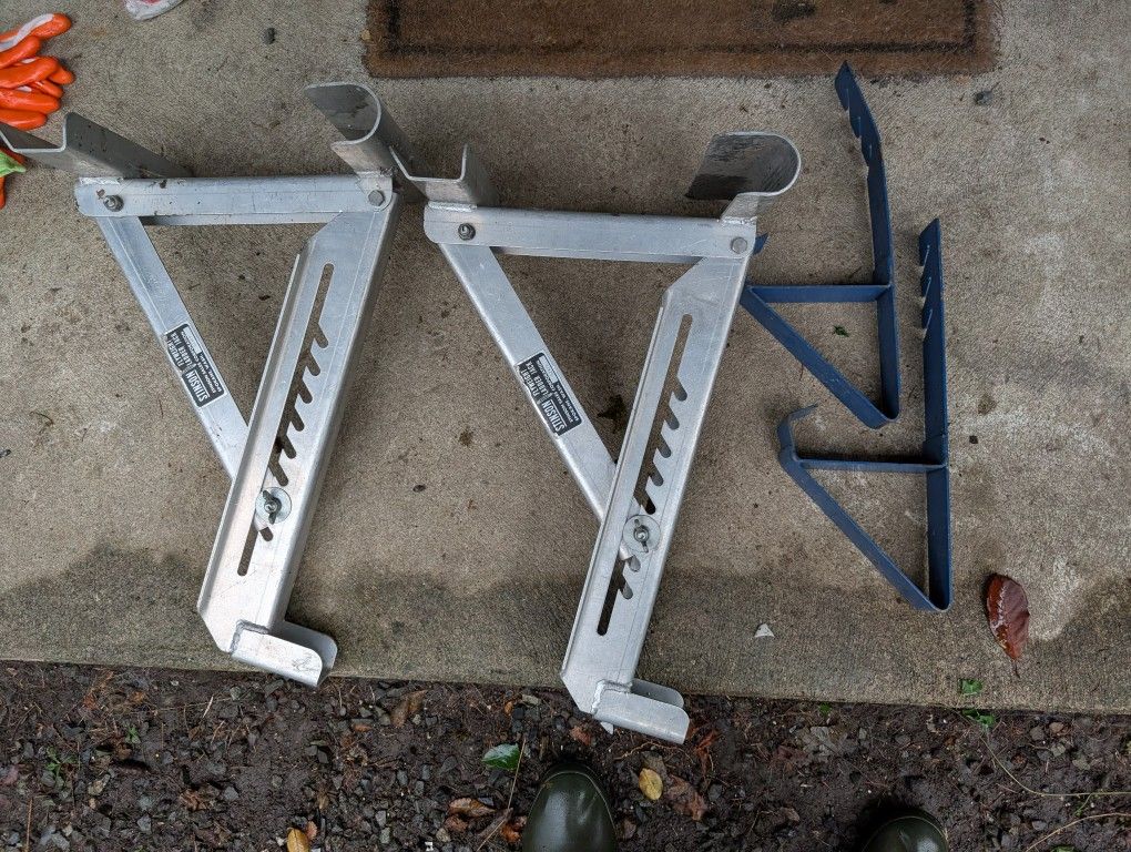 Ladder Jacks And Roof Brackets