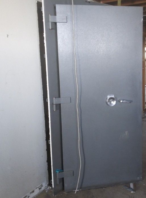 Diebold Vault Door $600