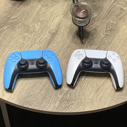 2 Ps5 Controllers 