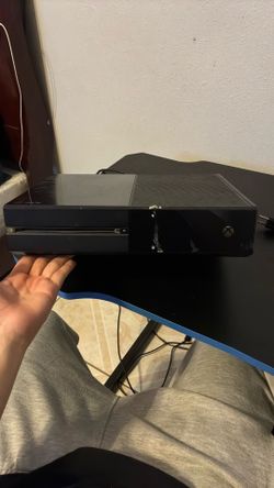Xbox one with all cords plus 5 games