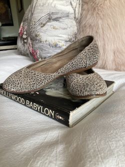 TOMS Leather Animal Print Flats- Size 6 EUC