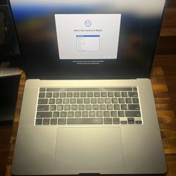2019 Macbook Pro 16 Inches 2.6GHz 32GB intel i7 6-Core 512GB 45 Count Battery comes CASE & CHARGE