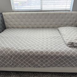 Twin Size Day Bed!