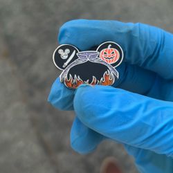 Mikey Mouse Super Chaser Pin 