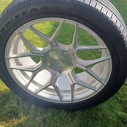 For sale: Set of 4 premium aftermarket Ferrada FT3 22-inch wheels, including Goodyear tires, for Lexus LX570 / Land Cruiser