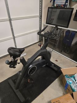 Stryde Exercise Bike w/ 21.5” HD Screen – Excellent Condition